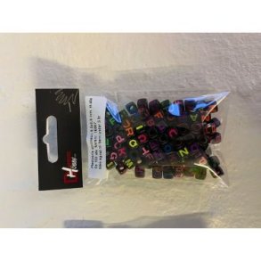 Plastperle ABC sort/neon firkantede  ca 150 stk 6,5 x 6,5 mm