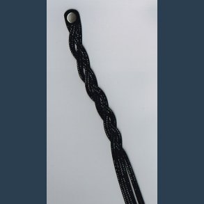 ruskind snrre flettet sort med sorte rhinesten 1,8 x 40 cm