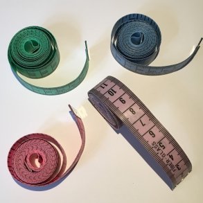 Mlebnd ass.. farver l. 1,5 m lev. i plast ske